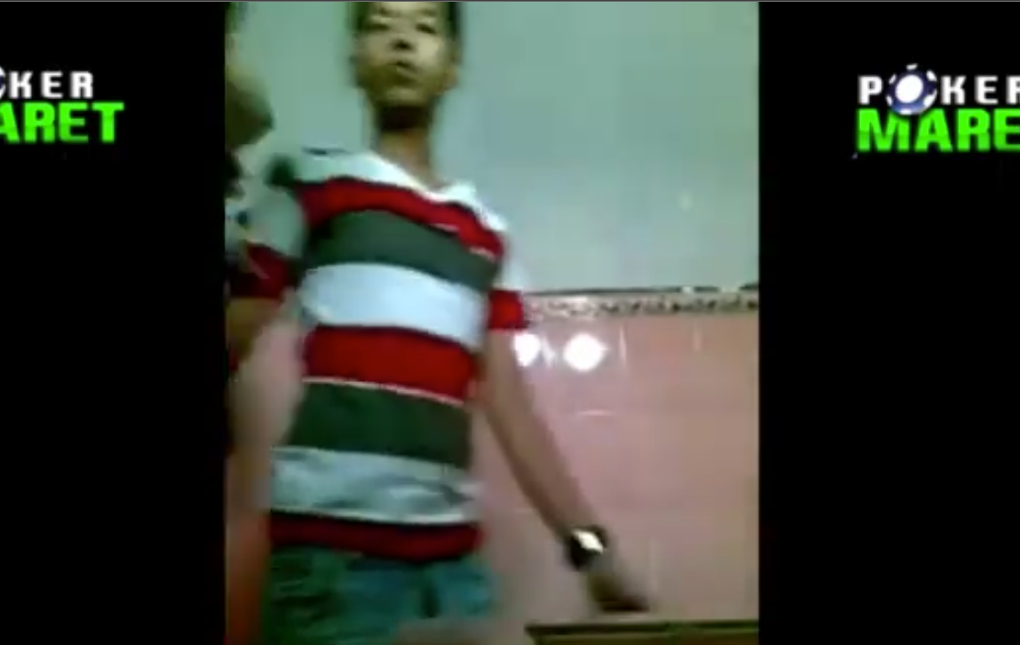 Pasangan Muda Nekad Wiwik Dikamar Mandi Umum Sambil Slaing Desah Terbaru